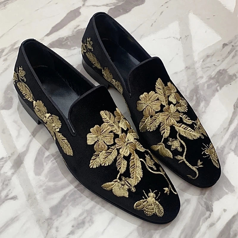 Mocassins en velours noir avec broderie florale dorée