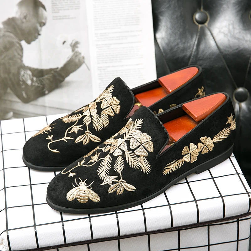 Mocassins en velours noir avec broderie florale dorée